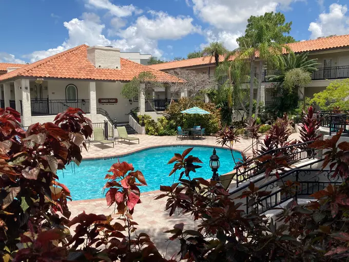 Red Roof PLUS+ & Suites Tampa ......