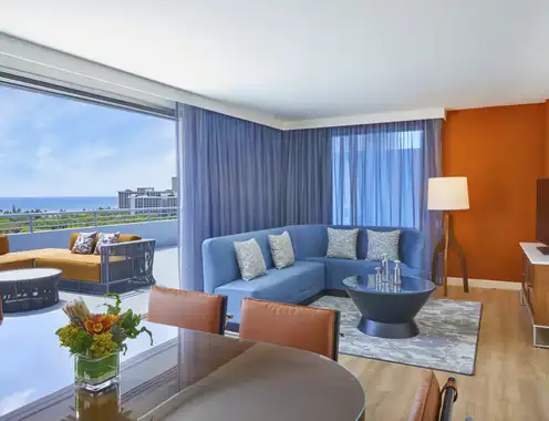 Courtyard by Marriott Penthouse Livingroom