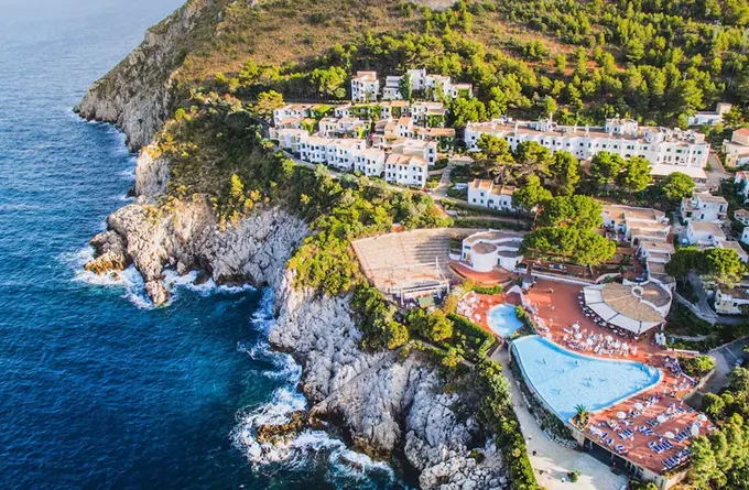 Calampiso Resort ......