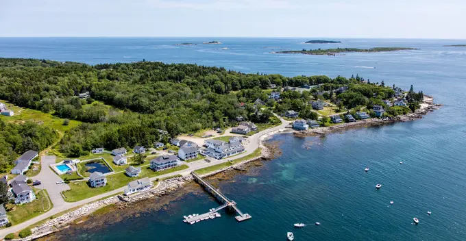 Bluebird Ocean Point Inn ......