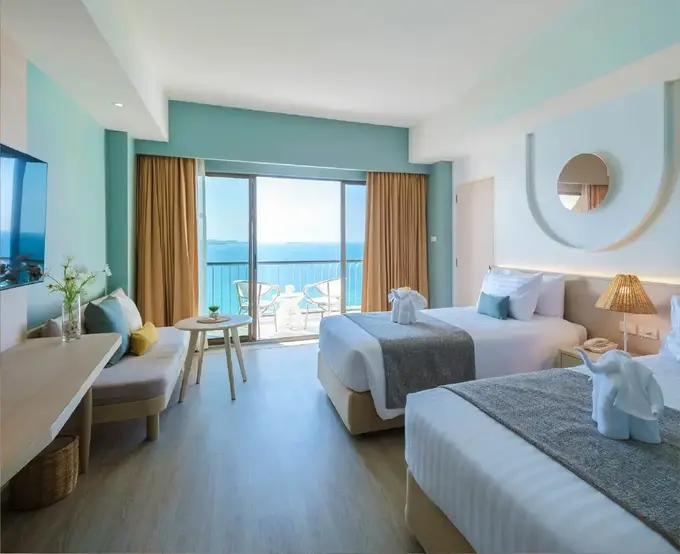 12 Small Things That Make a Good Hotel Room Great