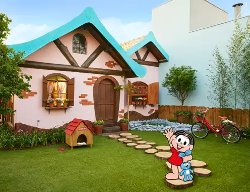 Monica celebrates her 60th birthday and brings her world to Airbnb