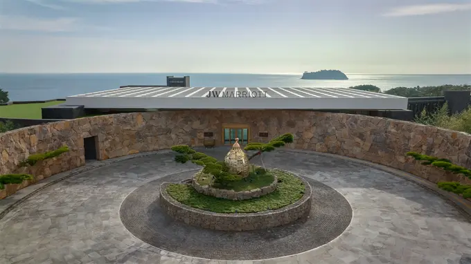 JW Marriott Jeju Resort & Spa ......