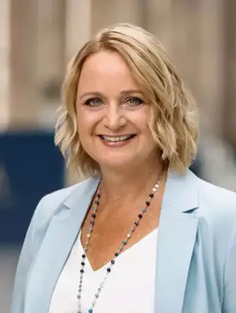 Julie White
