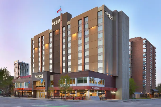 Fairfield Inn & Suites Calgary Downtown ......