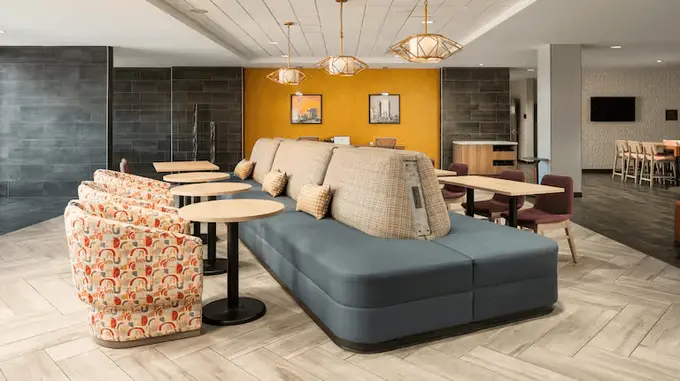 Home2 Suites by Hilton Jacksonville Airport Lobby ......