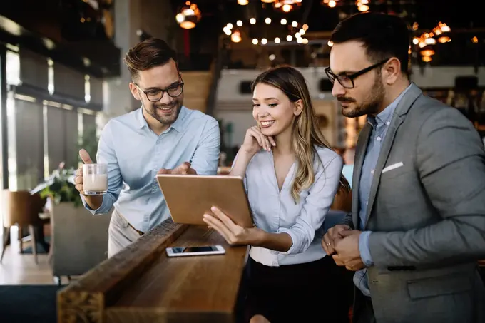 What are 5 must-have features to look for in a hotel PMS?