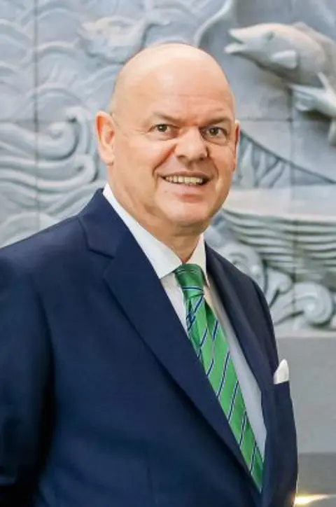 Douglas Glen