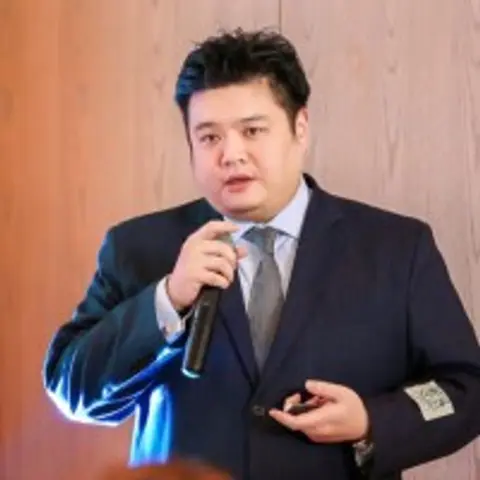 Henrich Huang