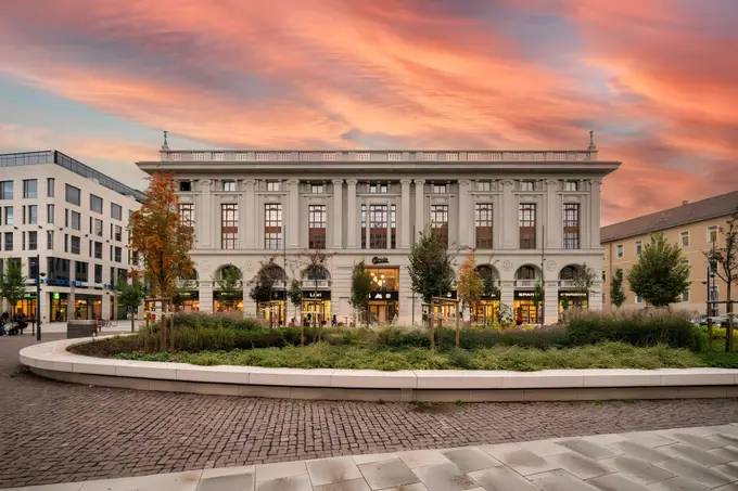 Ruby Corvin Palace ......