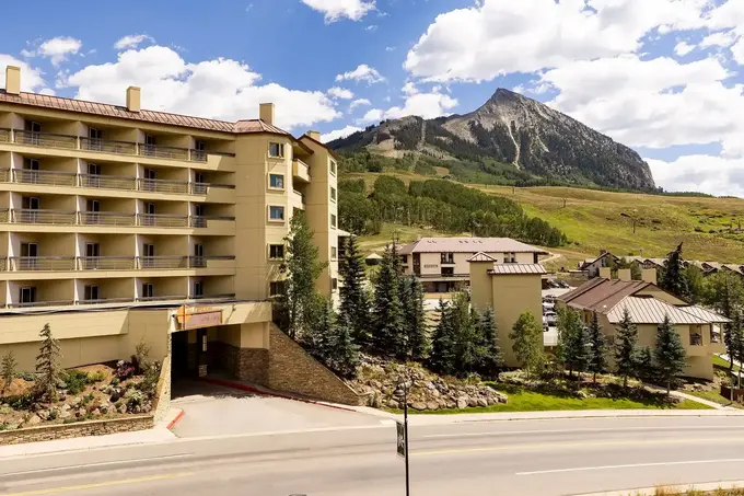 The Beckwith-Crested Butte and Residences ......