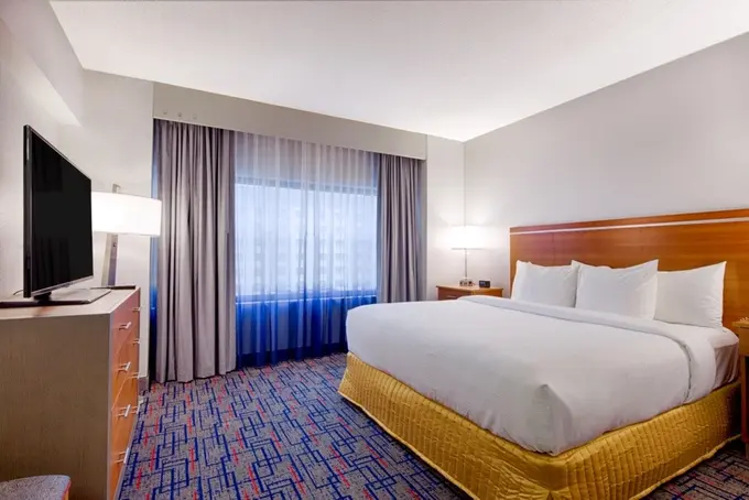 Embassy Suites by Hilton Hotel Chicago O ......