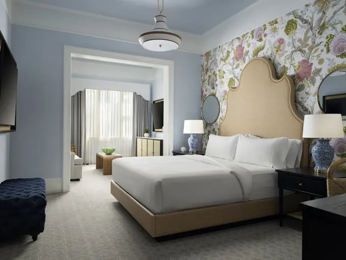 Hotel del Coronado Curio Collection ......