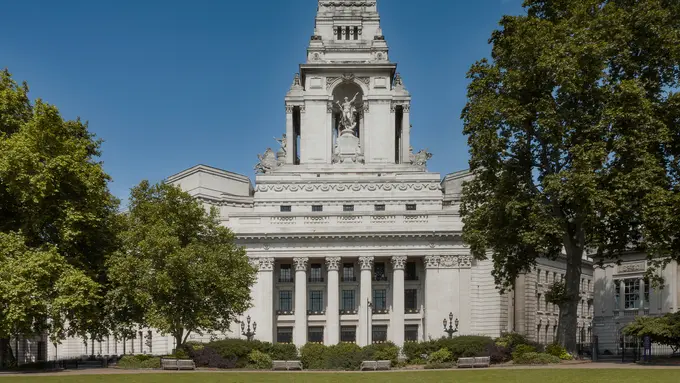 Four Seasons Hotel London at Ten Trinity Square ......