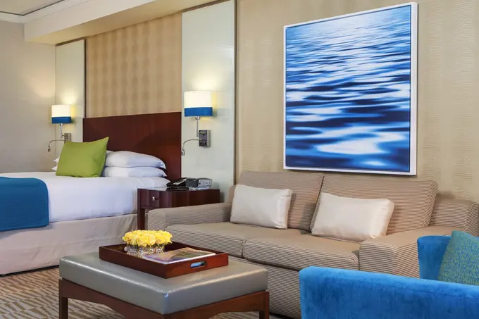 Trump International Beach Resort ......