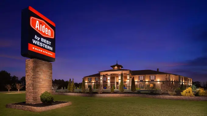 Aiden by Best Western @ Warm Springs Hotel and Event Center ......