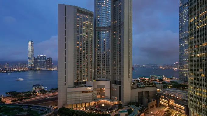 Four Seasons Hotel Hong Kong ......