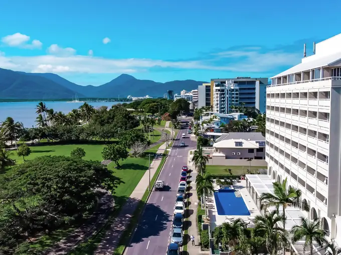 Cairns Harbourside Hotel ......