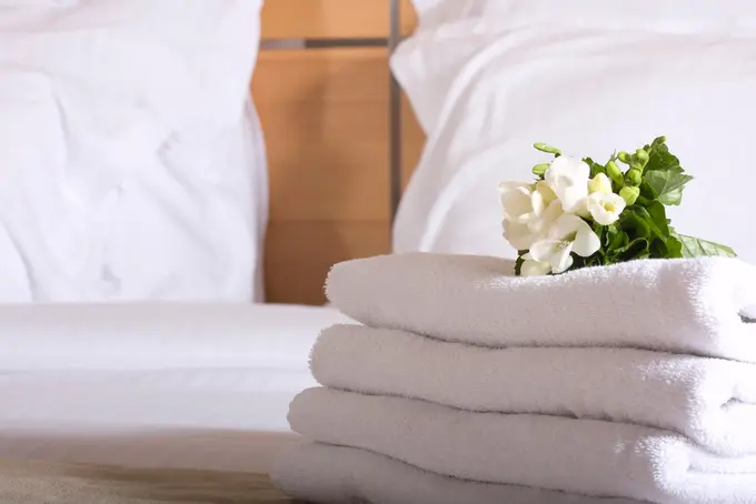 How do Hotels Fill Those Last Available Rooms? | By Leora Lanz & Jovanna Fazzini