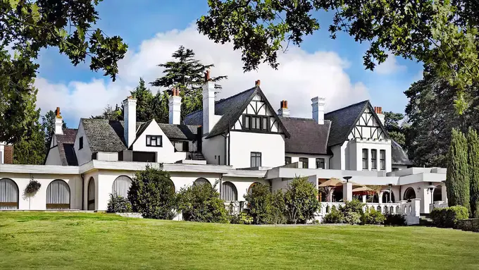 Hilton Cobham ......