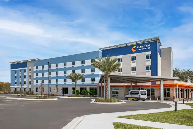 New Comfort Inn & Suites Opens Across From Orlando Sanford International Airport