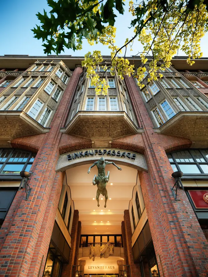 Conrad Hamburg ......