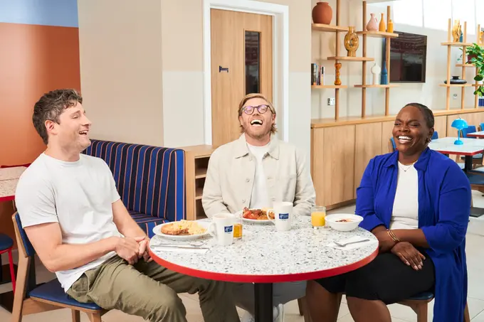 The Great Wake Up Debate: Rob Beckett and Holiday Inn Express® Uncover the Wake Up Rituals Defining the UK and Ireland