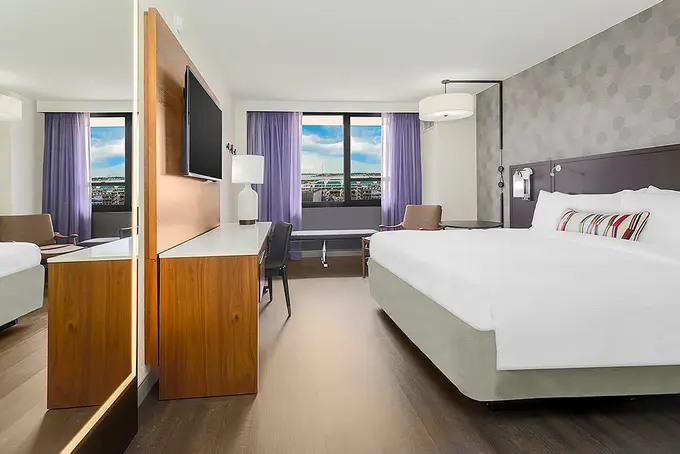 New York LaGuardia Airport Marriott ......