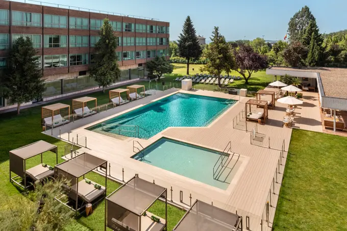 300c Melia Barajas Pool ......