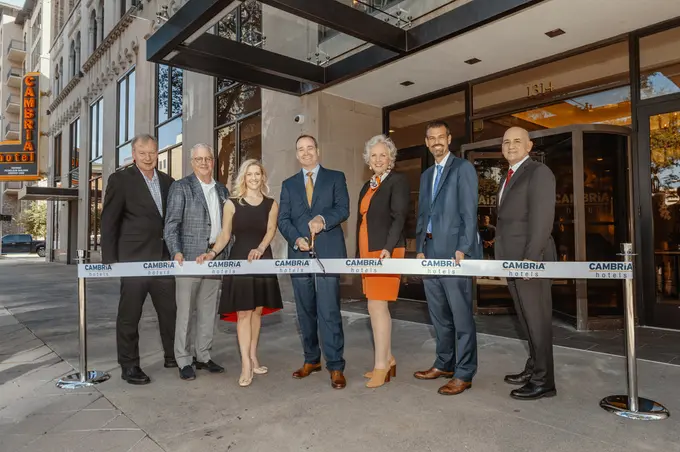 Cambria Hotel Houston Downtown Convention Center ......