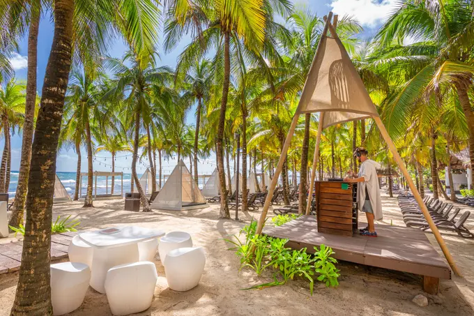 KIIN Beach Club ......