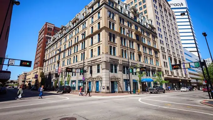 The Cincinnatian Hotel, Curio Collection by Hilton ......