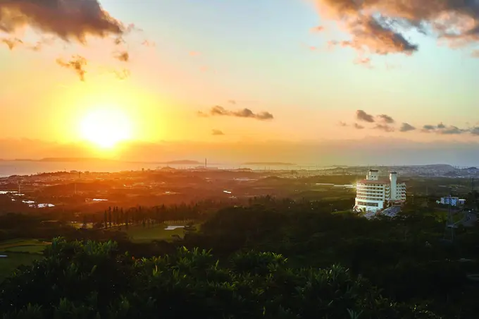 ANA Crowne Plaza Resort Okinawa Uruma Hills ......