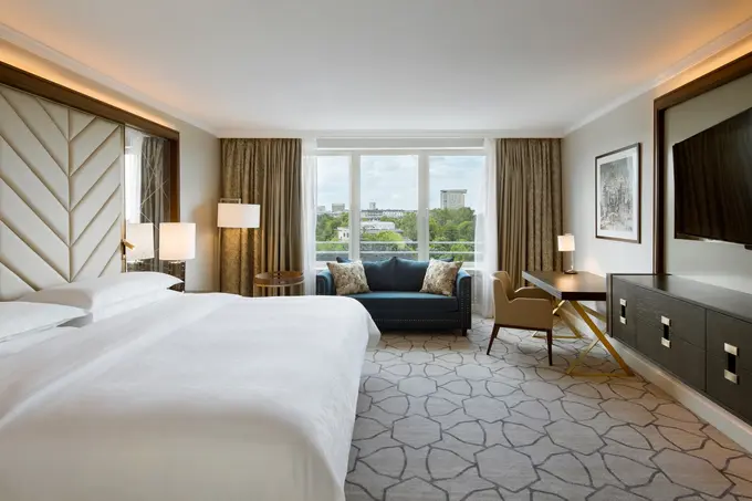 Sheraton Warsaw Hotel ......