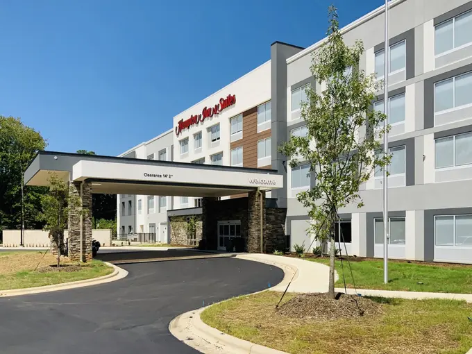 Hampton Inn & Suites Charlotte Northlake ......