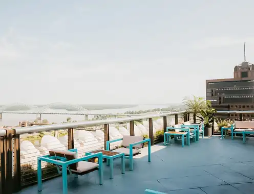 Hu. Hotel