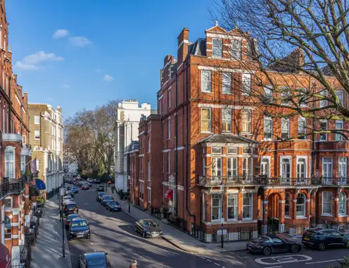 Specialist hotel owners and family offices lead UK hotel investment activity