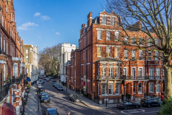 Specialist hotel owners and family offices lead UK hotel investment activity