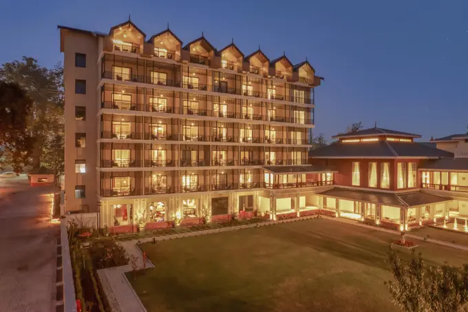 Radisson Collection Hotel & Spa, Riverfront Srinagar ......