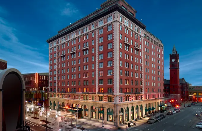Omni Severin Hotel ......