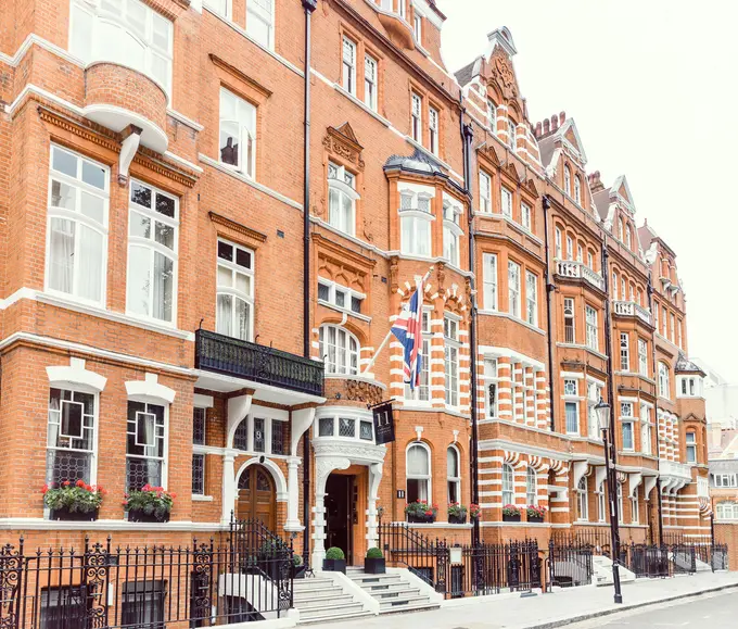 The Apartments by 11 Cadogan Gardens ......