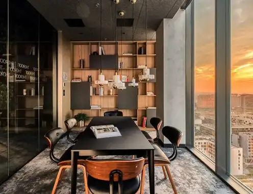 Crowne Plaza by IHG: Research Reveals Surging Demand for Work-Leisure Travel as Offices Reopen