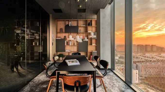 Crowne Plaza by IHG: Research Reveals Surging Demand for Work-Leisure Travel as Offices Reopen