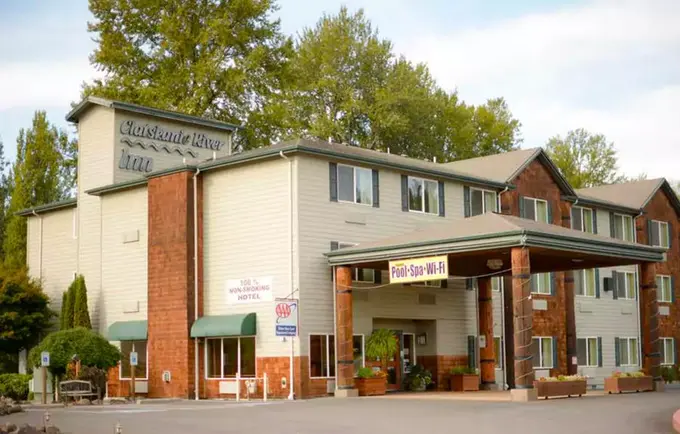 The Clatskanie River Inn ......
