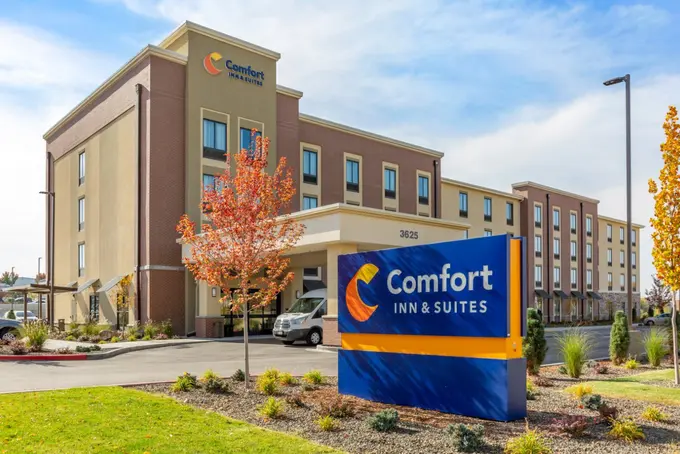 Comfort Inn & Suites ......