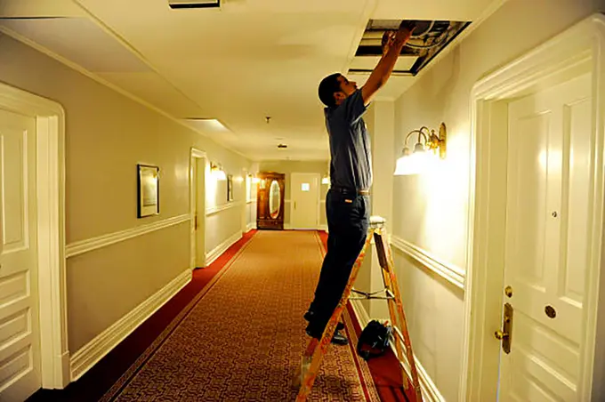 Which Hotel Employees Face The Biggest Risks When Working Alone