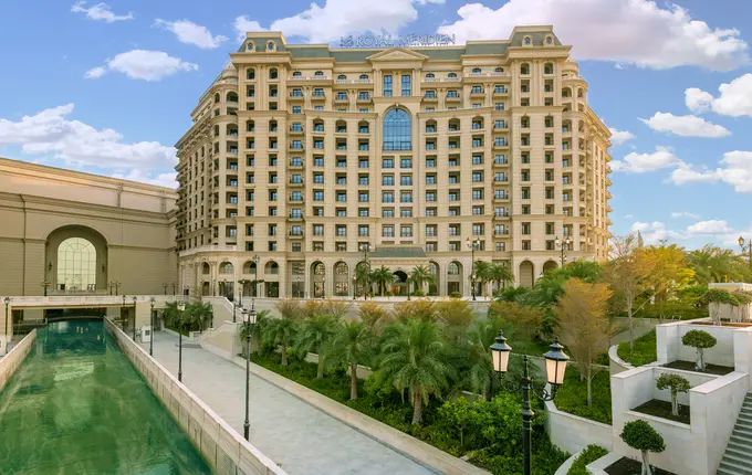 Le Royal M ......