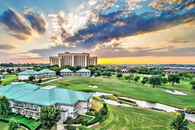 The Ritz-Carlton Las Colinas ......