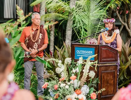 Outrigger Kauai Gm Chris San Nicolas Speaking With Kumu Blaine K Ia