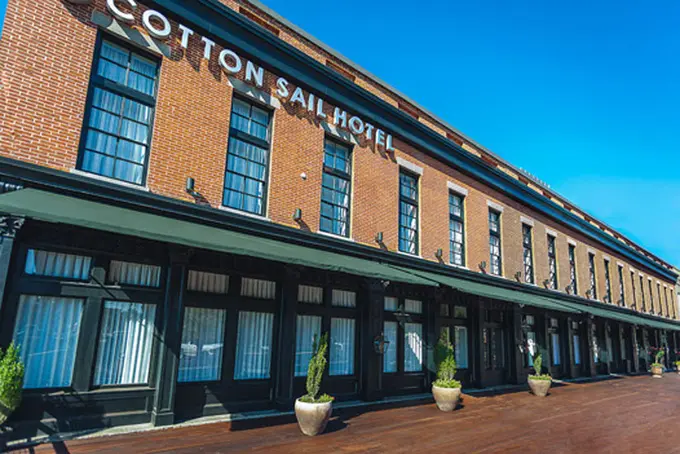 The Cotton Sail Hotel Savannah, Tapestry Collection by Hilton ......